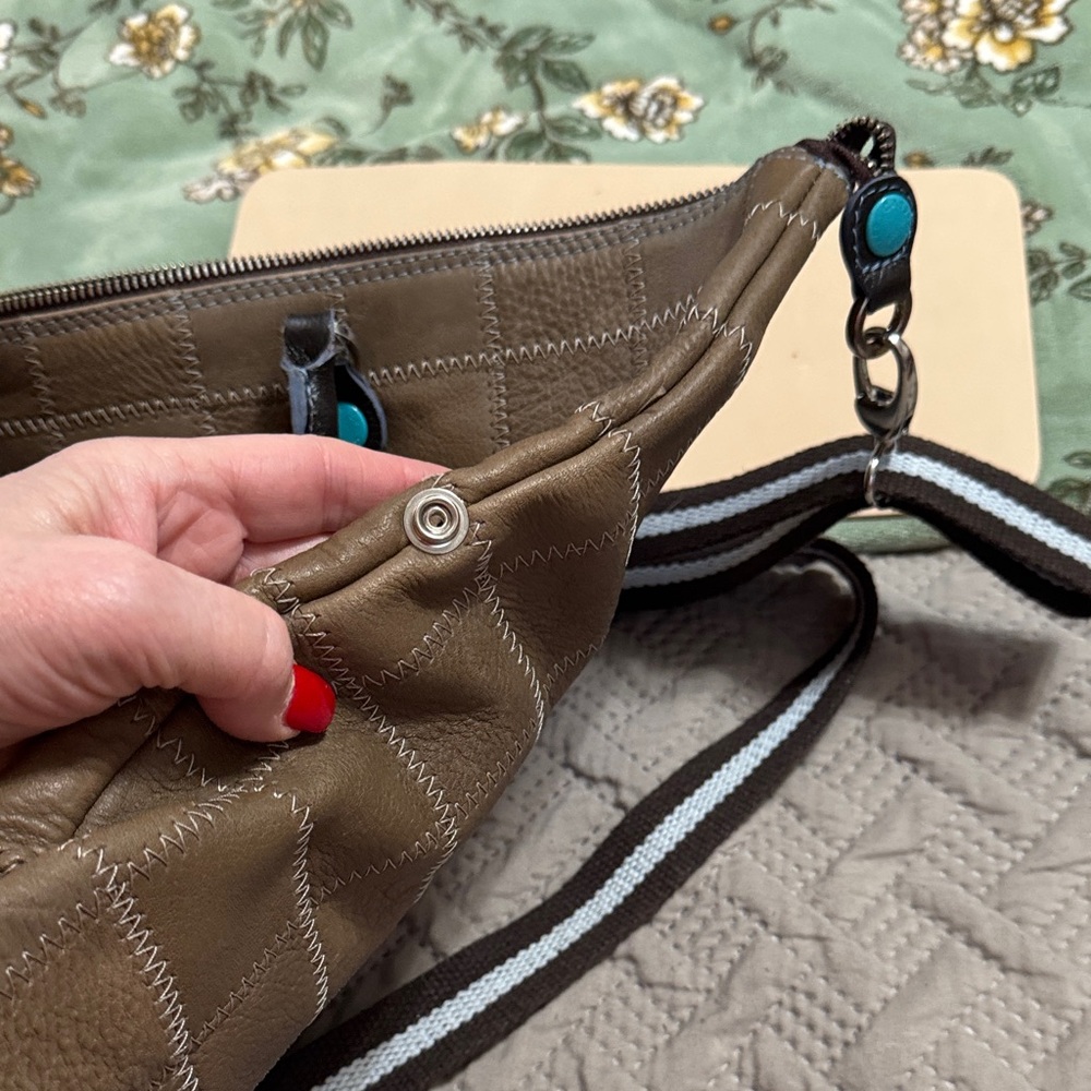 Gabs tote bag with Black Leather Strap with Blue Accent - Picture 15 of 16